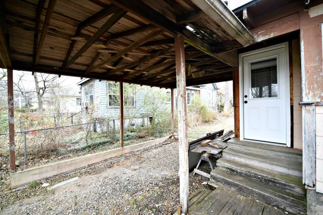 1105 7th St, Mena, AR 71953