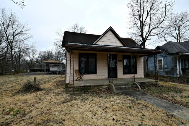 1105 7th St, Mena, AR 71953