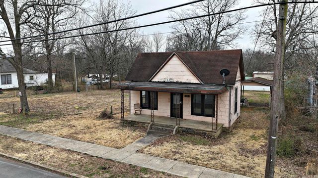 1105 7th St, Mena, AR 71953