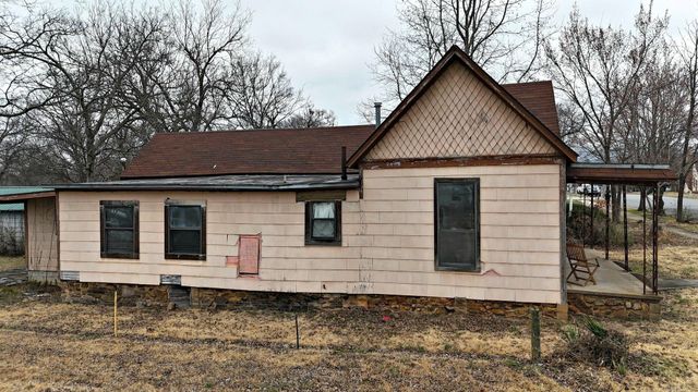 1105 7th St, Mena, AR 71953