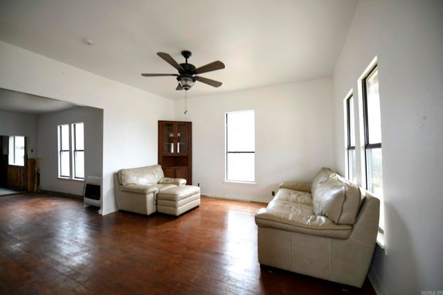 1105 7th St, Mena, AR 71953