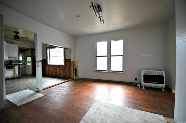 1105 7th St, Mena, AR 71953