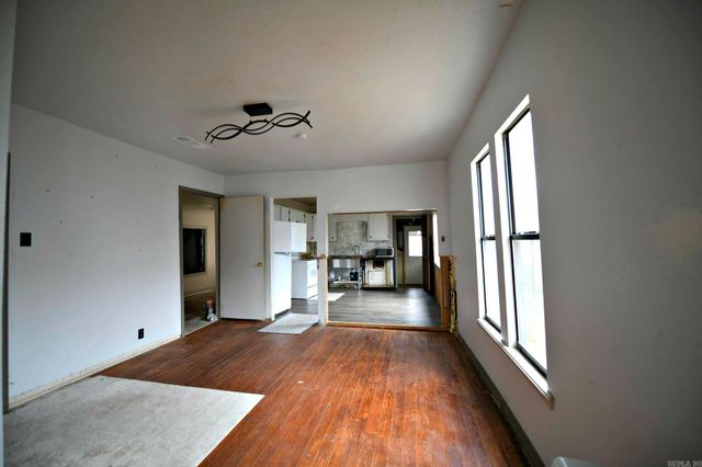 1105 7th St, Mena, AR 71953