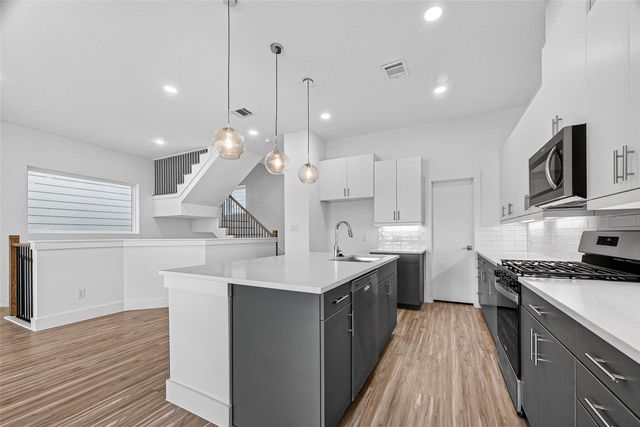 2105 Holman Street, Houston, TX 77004