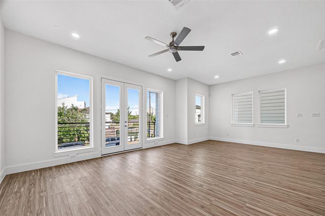2105 Holman Street, Houston, TX 77004