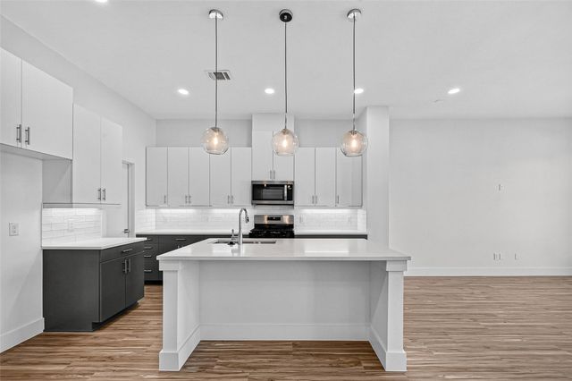 2105 Holman Street, Houston, TX 77004