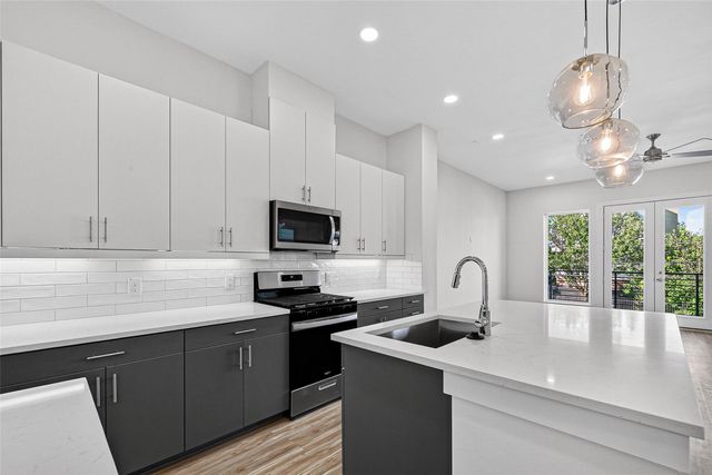 2105 Holman Street, Houston, TX 77004