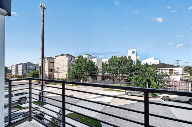 2105 Holman Street, Houston, TX 77004