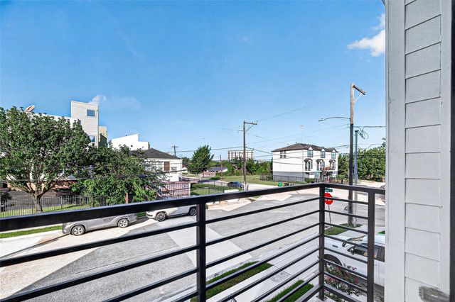 2105 Holman Street, Houston, TX 77004