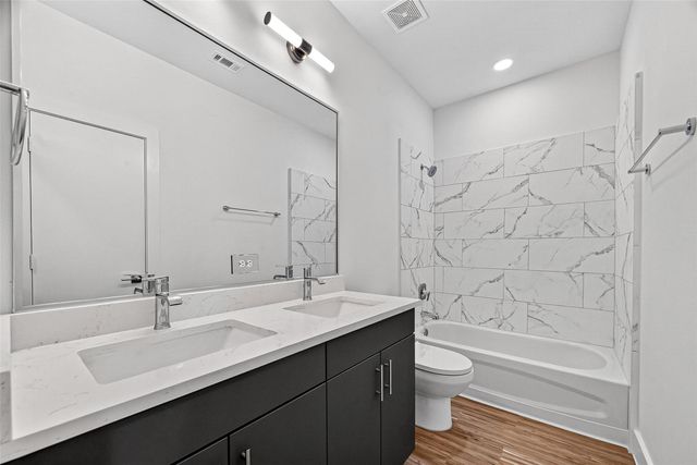 2105 Holman Street, Houston, TX 77004