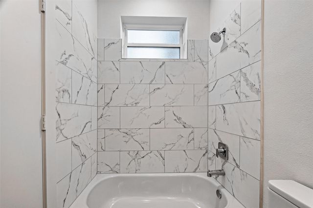 2105 Holman Street, Houston, TX 77004