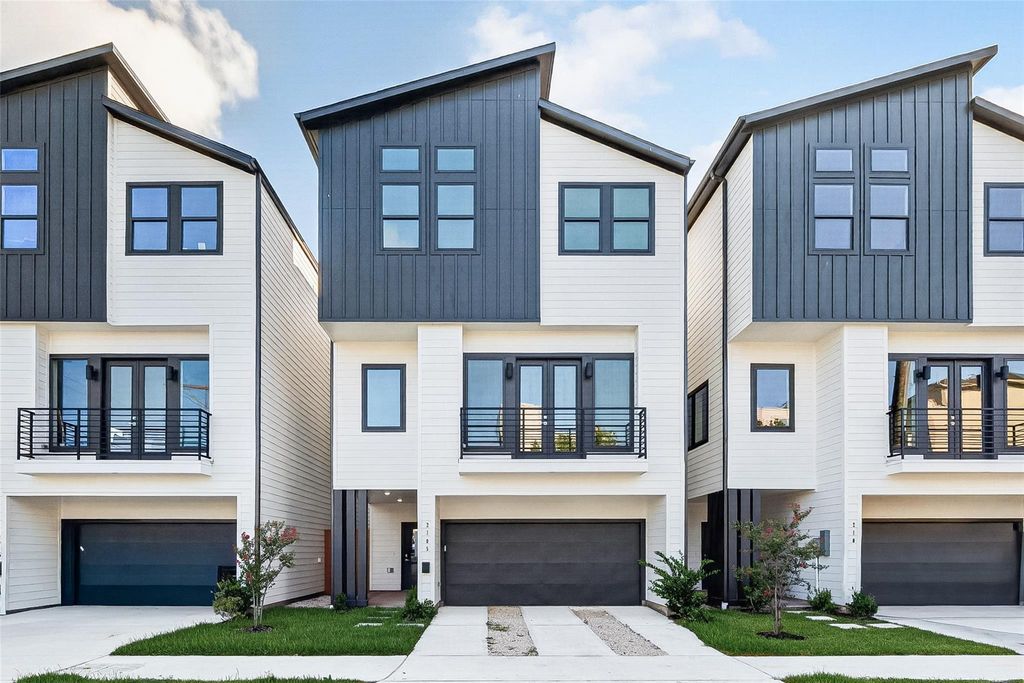 2105 Holman Street, Houston, TX 77004