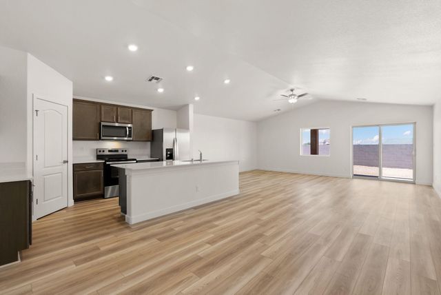 837 Calle de las Rosas, Belen, NM 87002