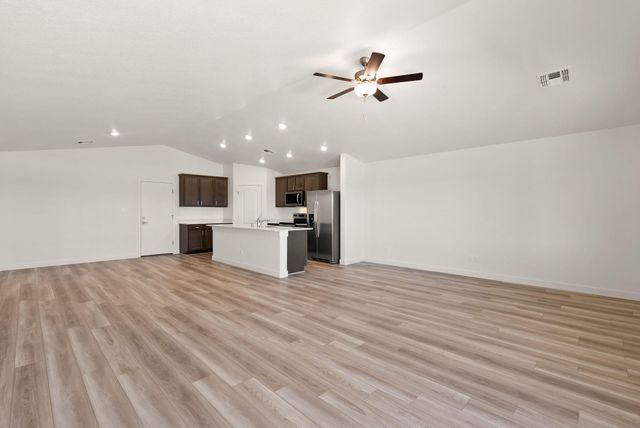 837 Calle de las Rosas, Belen, NM 87002
