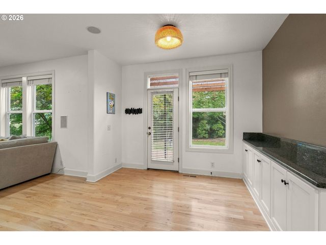 1133 SKYLARK Ln, Eugene, OR 97401