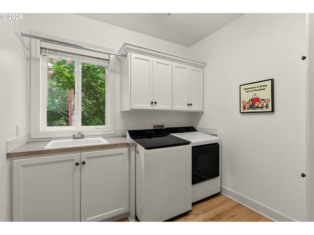 1133 SKYLARK Ln, Eugene, OR 97401