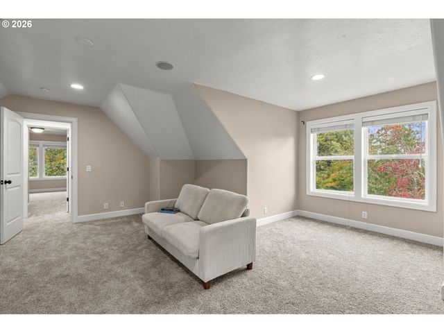 1133 SKYLARK Ln, Eugene, OR 97401