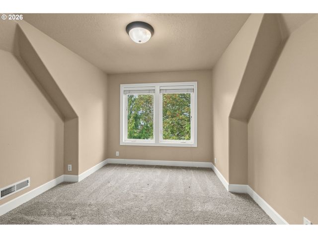 1133 SKYLARK Ln, Eugene, OR 97401