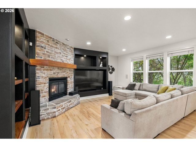 1133 SKYLARK Ln, Eugene, OR 97401