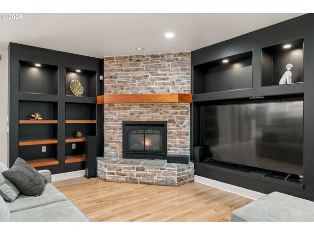 1133 SKYLARK Ln, Eugene, OR 97401