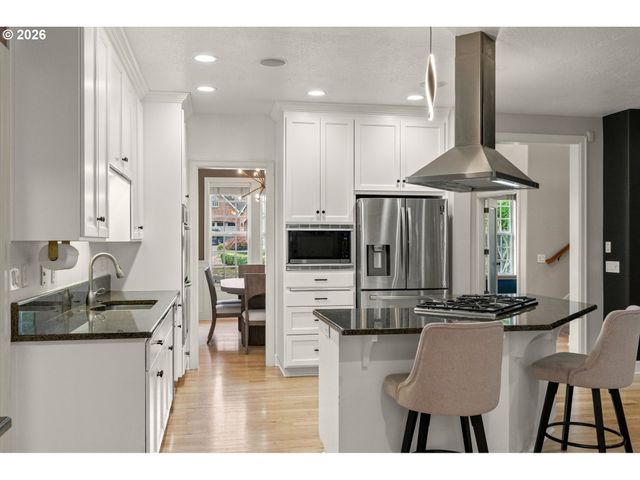 1133 SKYLARK Ln, Eugene, OR 97401