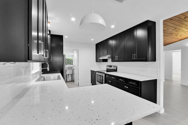 908 NE 8th Avenue, Delray Beach, FL 33483