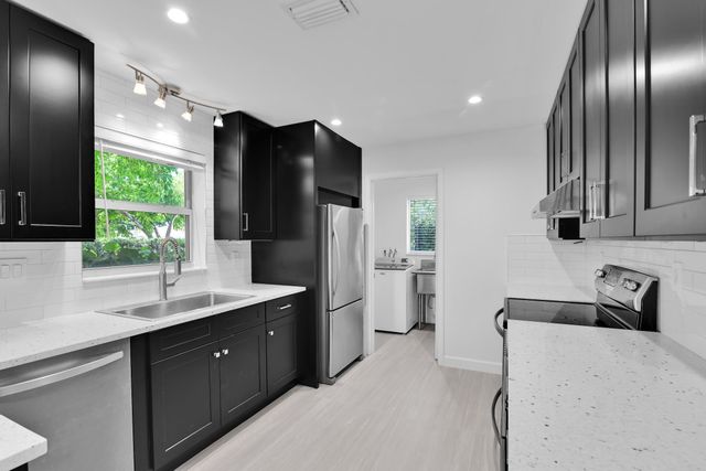 908 NE 8th Avenue, Delray Beach, FL 33483