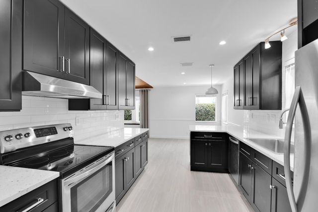 908 NE 8th Avenue, Delray Beach, FL 33483