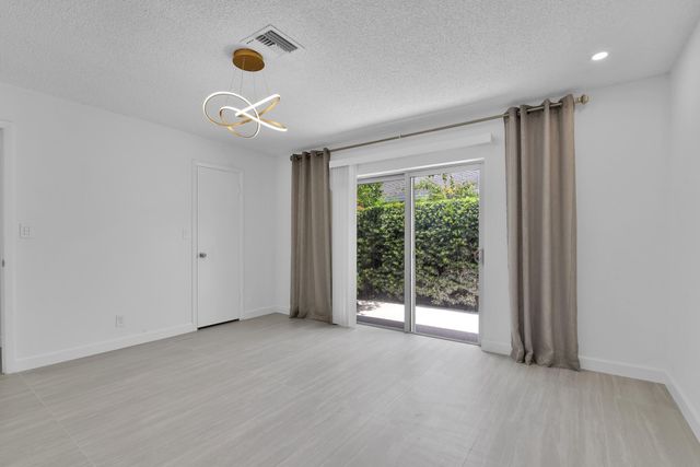 908 NE 8th Avenue, Delray Beach, FL 33483