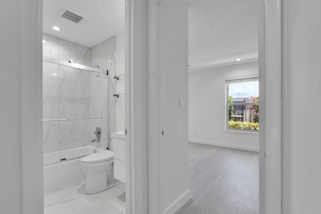 908 NE 8th Avenue, Delray Beach, FL 33483