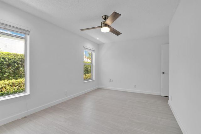 908 NE 8th Avenue, Delray Beach, FL 33483