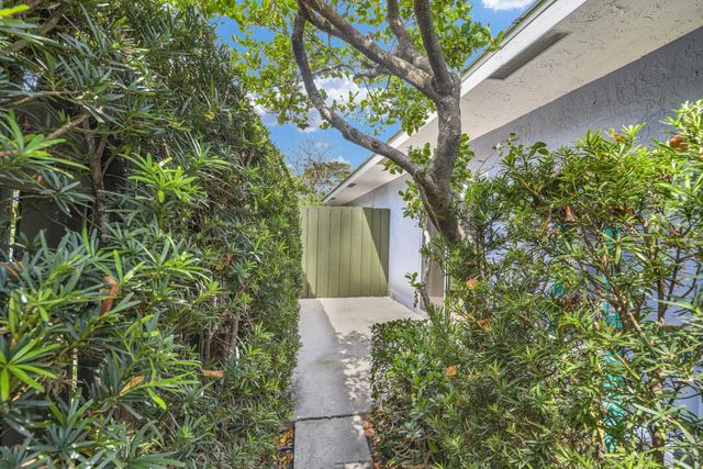 908 NE 8th Avenue, Delray Beach, FL 33483