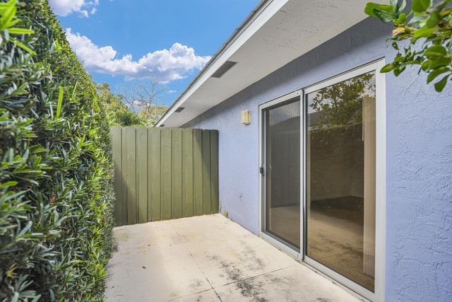 908 NE 8th Avenue, Delray Beach, FL 33483