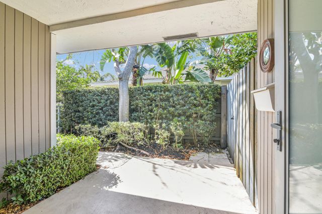 908 NE 8th Avenue, Delray Beach, FL 33483
