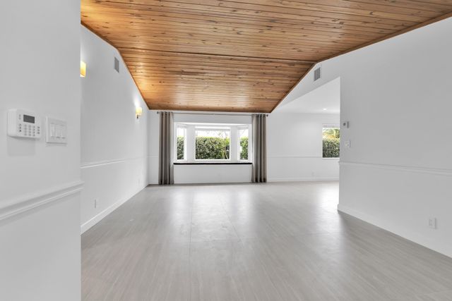 908 NE 8th Avenue, Delray Beach, FL 33483