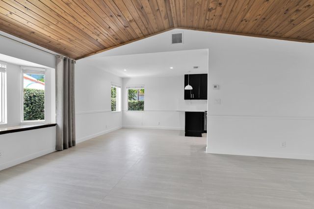 908 NE 8th Avenue, Delray Beach, FL 33483