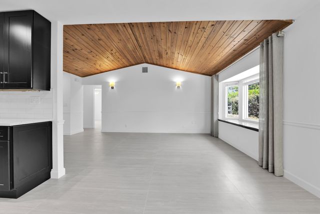 908 NE 8th Avenue, Delray Beach, FL 33483