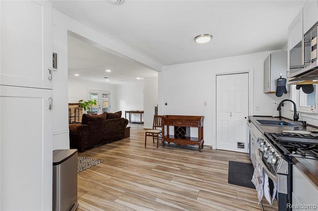 7466 Fenton Street, Dearborn Heights, MI 48127