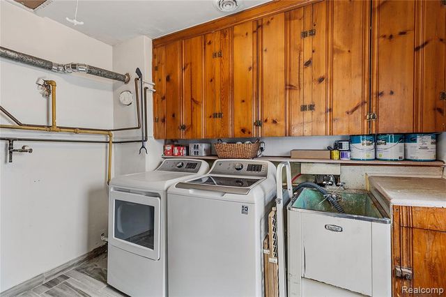 7466 Fenton Street, Dearborn Heights, MI 48127