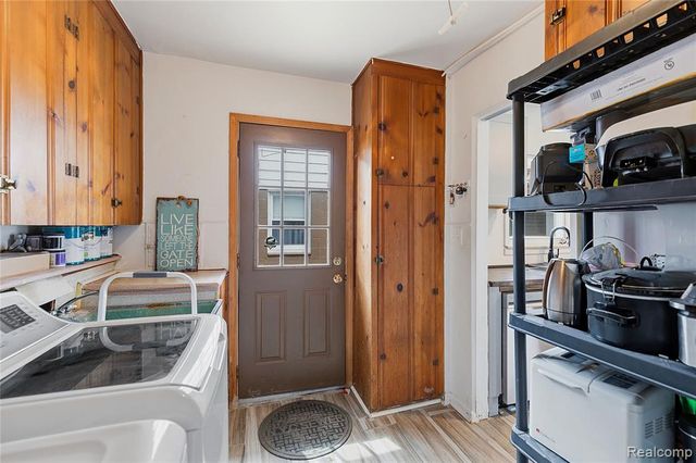 7466 Fenton Street, Dearborn Heights, MI 48127