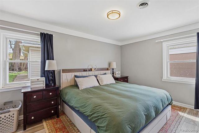 7466 Fenton Street, Dearborn Heights, MI 48127