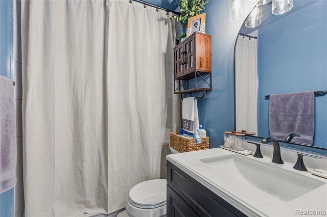 7466 Fenton Street, Dearborn Heights, MI 48127