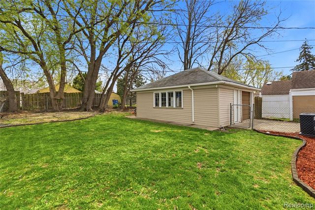 7466 Fenton Street, Dearborn Heights, MI 48127