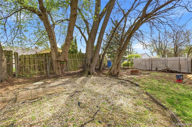 7466 Fenton Street, Dearborn Heights, MI 48127