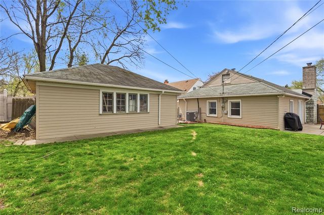 7466 Fenton Street, Dearborn Heights, MI 48127