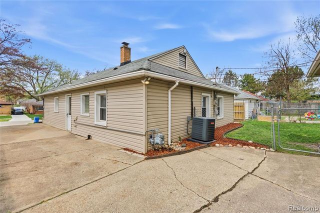 7466 Fenton Street, Dearborn Heights, MI 48127