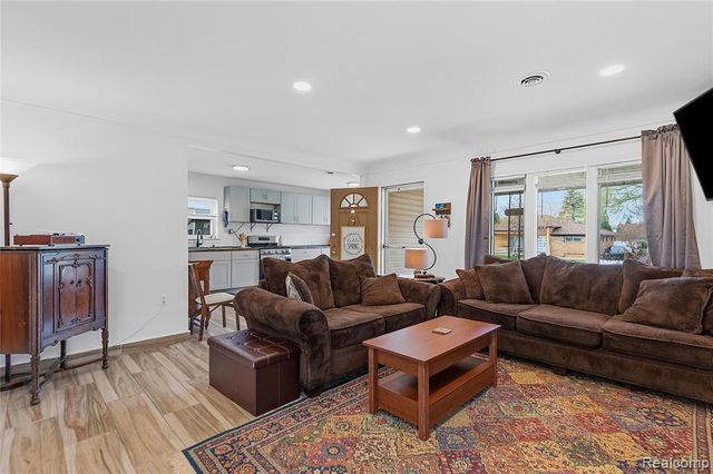 7466 Fenton Street, Dearborn Heights, MI 48127