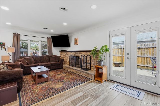 7466 Fenton Street, Dearborn Heights, MI 48127