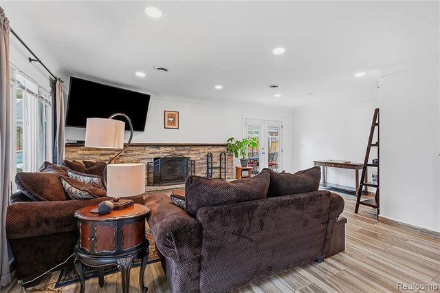 7466 Fenton Street, Dearborn Heights, MI 48127