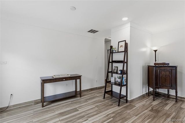 7466 Fenton Street, Dearborn Heights, MI 48127